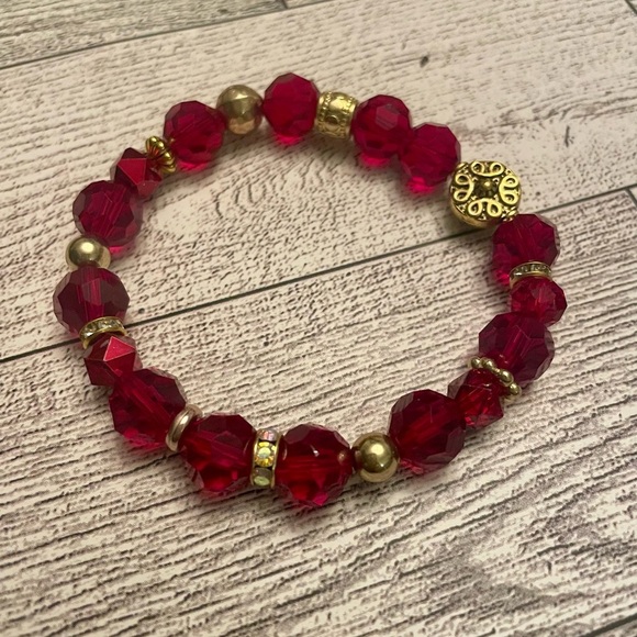 Red Crystal with gold details stretch bracelet, beaded festive, holiday - Picture 1 of 7